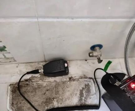 东川屋顶漏水维修公司分享下卫生间漏水的危害及解决方法